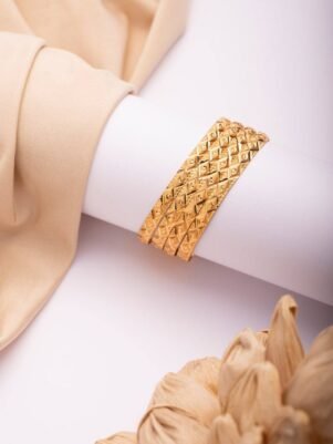 artificial jewellery and imitation jewellery