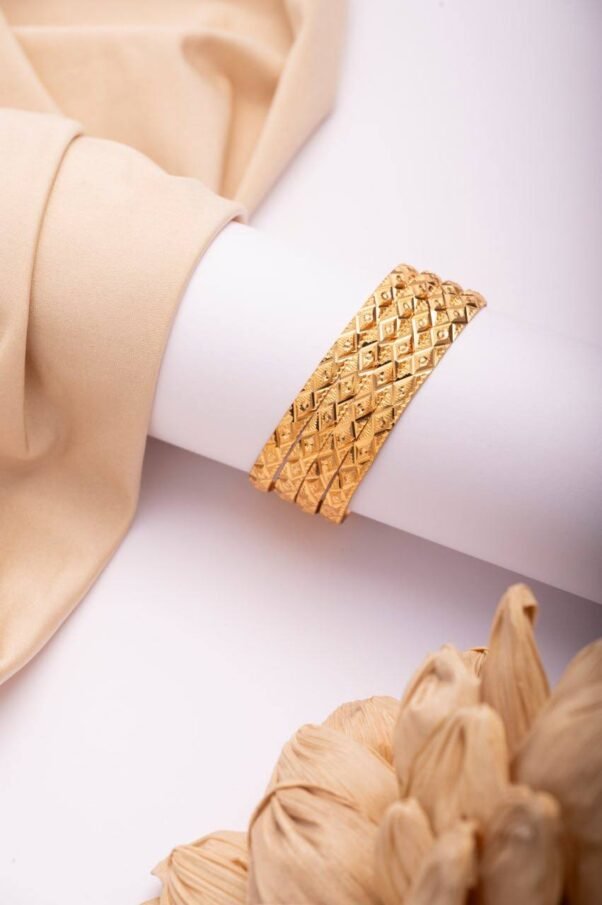 artificial jewellery and imitation jewellery